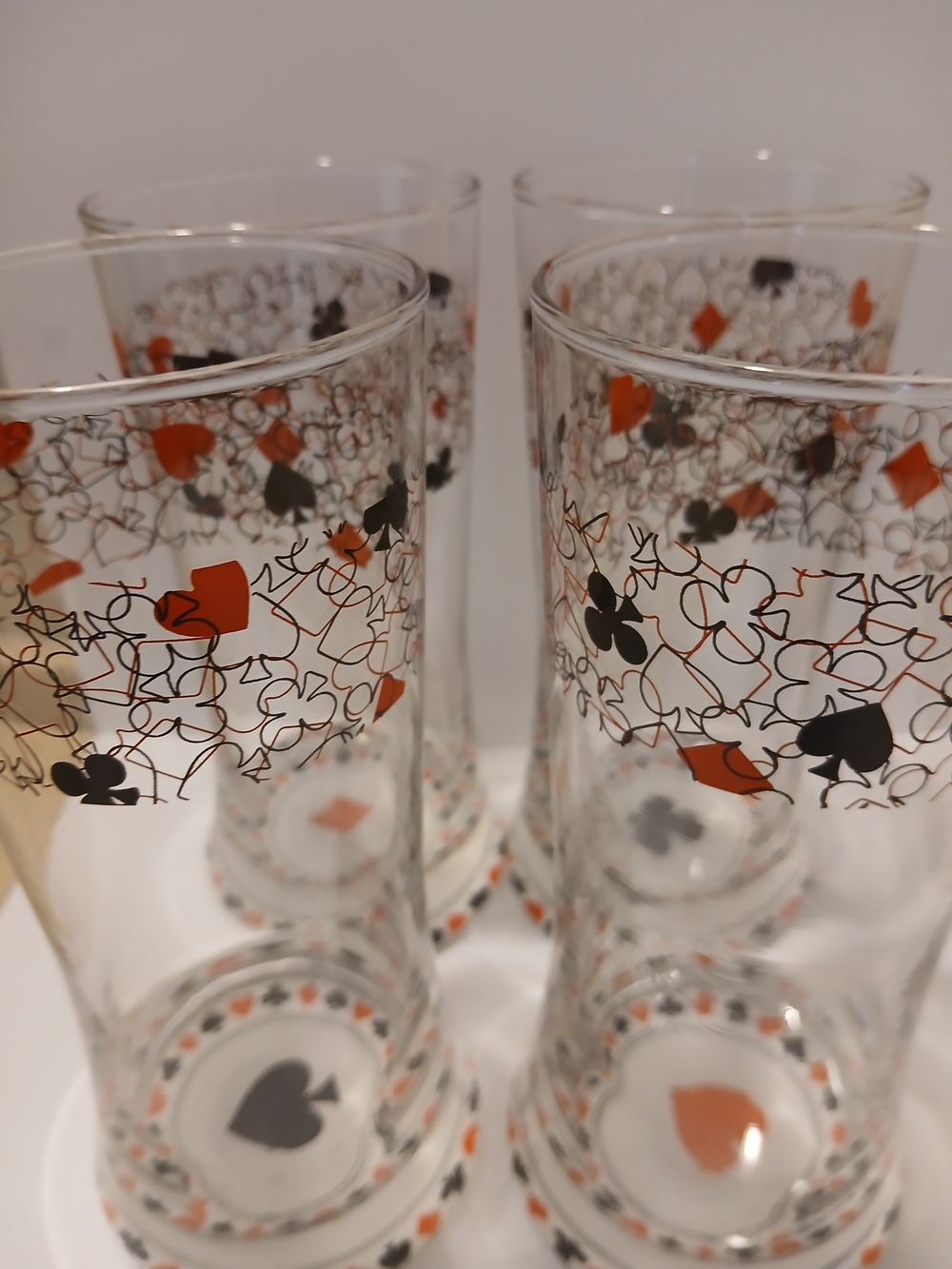 Classic Card-Suit Decorative Glass Tumbler - Black & Red